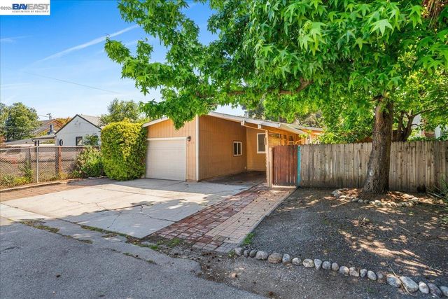 2170 Ralmar Ave, East Palo Alto, CA 94303