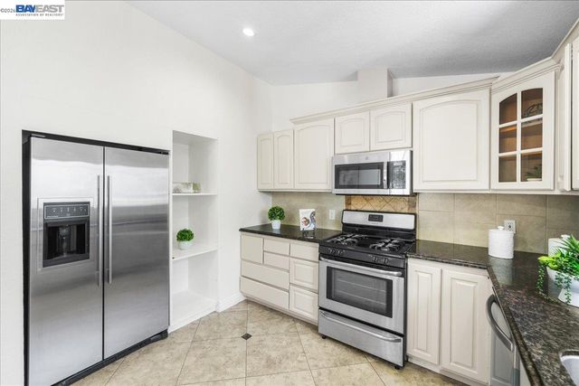 2170 Ralmar Ave, East Palo Alto, CA 94303