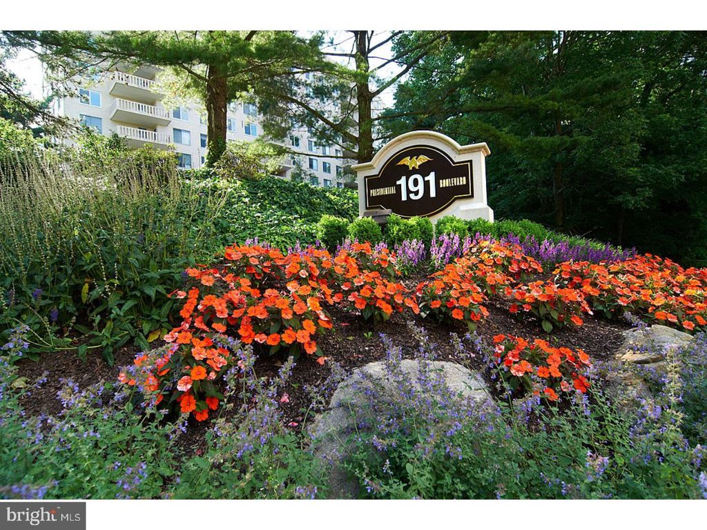 191 PRESIDENTIAL #R-922 - R-923, Bala Cynwyd, PA 19004 — exterior