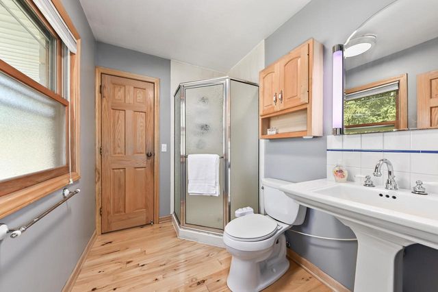 5319 W Sunnyside DRIVE, Mequon, WI 53092