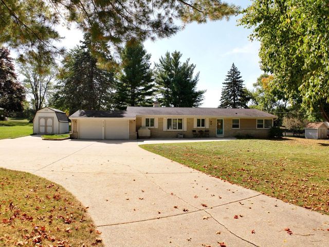 5319 W Sunnyside DRIVE, Mequon, WI 53092