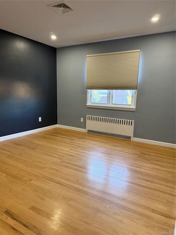 15447 20th Road 2nd FL, Whitestone, NY 11357