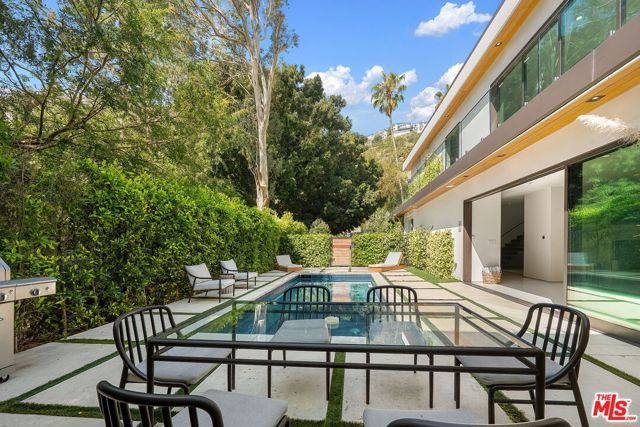 1884 Laurel Canyon Road, Los Angeles, CA 90046