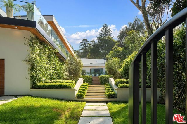 1884 Laurel Canyon Road, Los Angeles, CA 90046