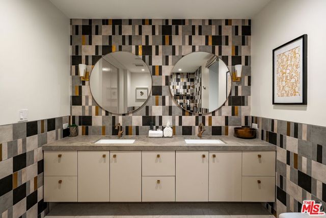 1884 Laurel Canyon Road, Los Angeles, CA 90046