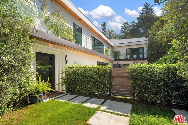 1884 Laurel Canyon Road, Los Angeles, CA 90046