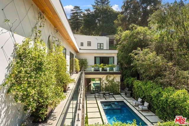 1884 Laurel Canyon Road, Los Angeles, CA 90046