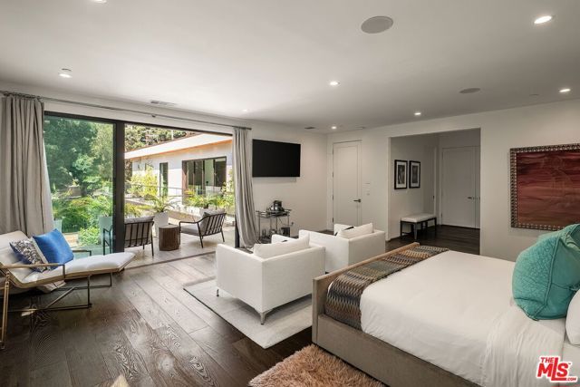 1884 Laurel Canyon Road, Los Angeles, CA 90046