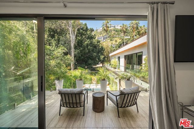 1884 Laurel Canyon Road, Los Angeles, CA 90046