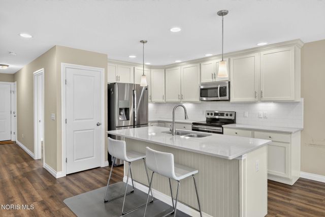 15207 Sunset Maple Drive, Perrysburg, OH 43551