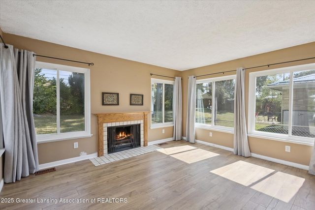 2400 Leon Avenue, Lansing, MI 48906