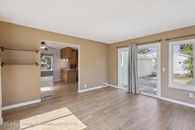 2400 Leon Avenue, Lansing, MI 48906