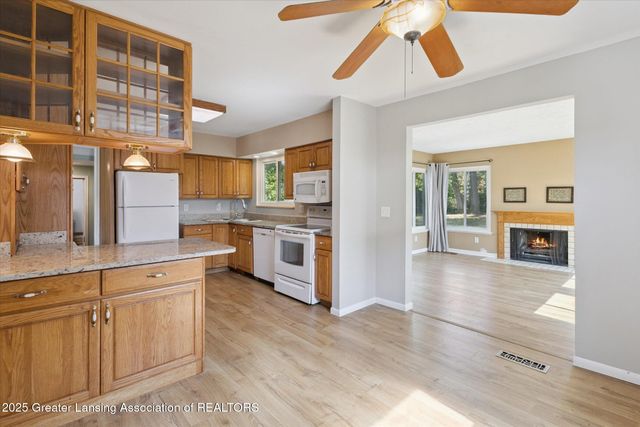 2400 Leon Avenue, Lansing, MI 48906