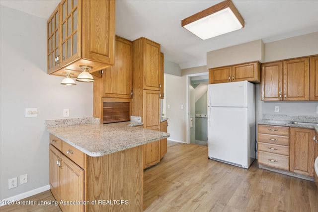 2400 Leon Avenue, Lansing, MI 48906