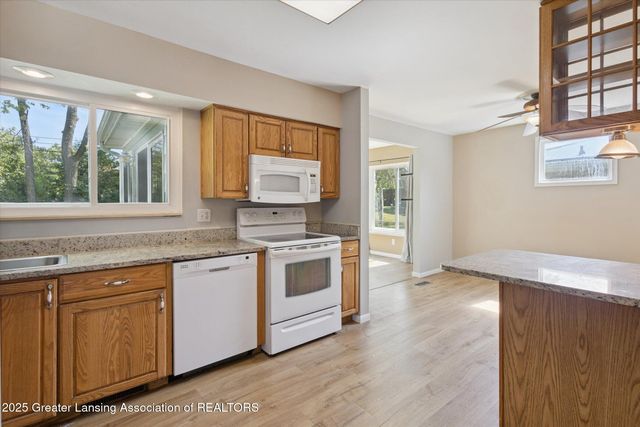 2400 Leon Avenue, Lansing, MI 48906