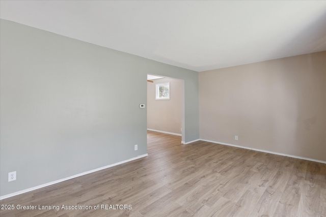 2400 Leon Avenue, Lansing, MI 48906