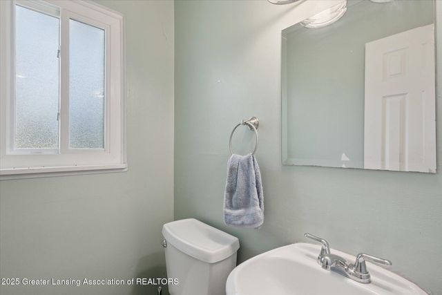 2400 Leon Avenue, Lansing, MI 48906