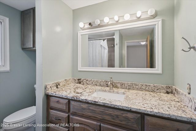 2400 Leon Avenue, Lansing, MI 48906