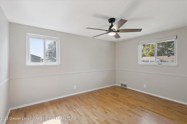 2400 Leon Avenue, Lansing, MI 48906