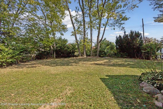 2400 Leon Avenue, Lansing, MI 48906