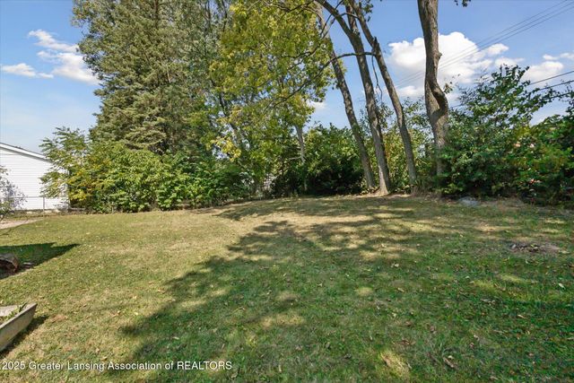 2400 Leon Avenue, Lansing, MI 48906