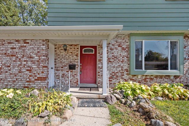 2400 Leon Avenue, Lansing, MI 48906