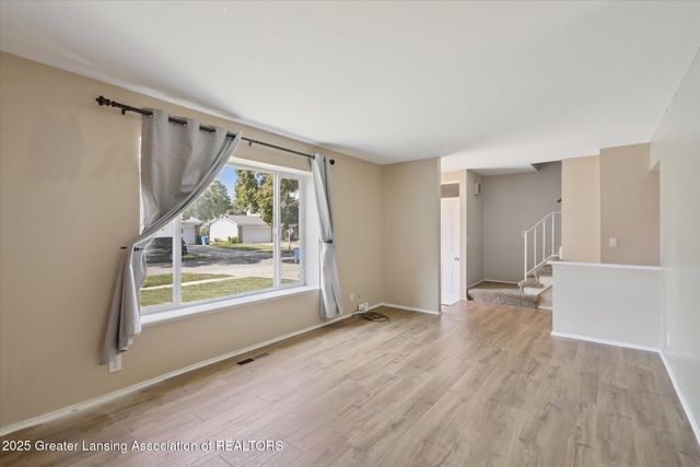 2400 Leon Avenue, Lansing, MI 48906