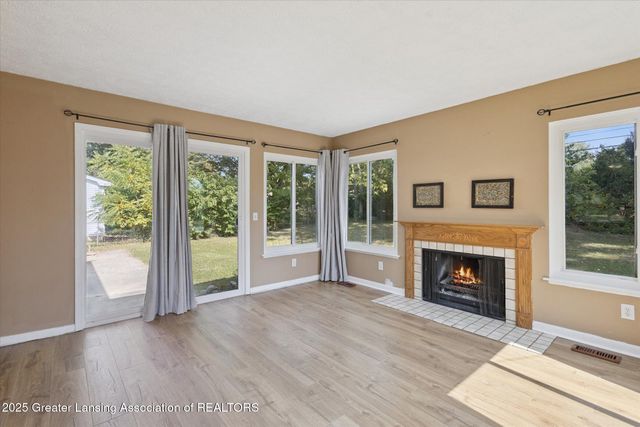 2400 Leon Avenue, Lansing, MI 48906