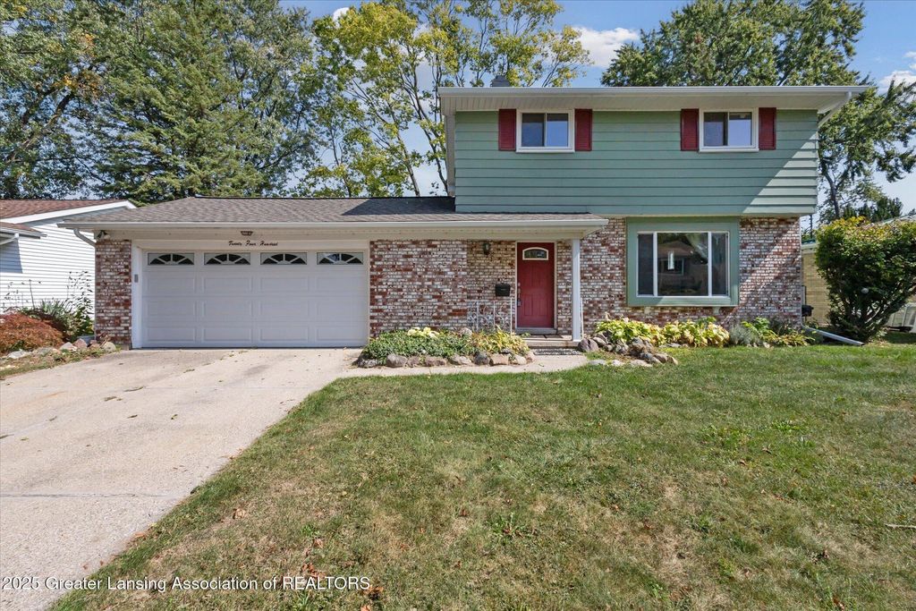 2400 Leon Avenue, Lansing, MI 48906