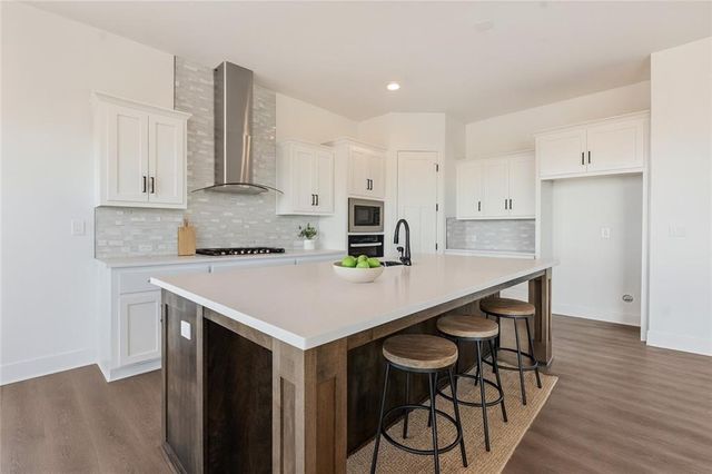 1599 Grayhawk Drive, Basehor, KS 66007