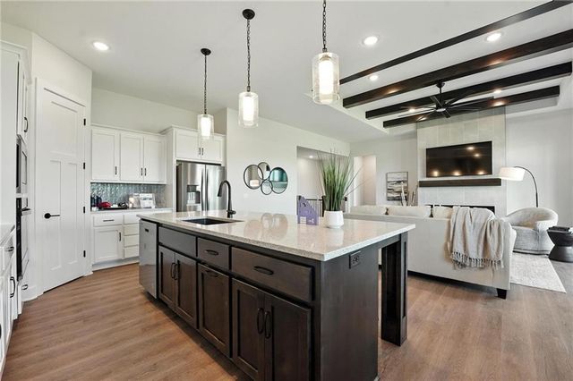 1599 Grayhawk Drive, Basehor, KS 66007