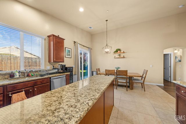 9214 Cadbury Drive, Bakersfield, CA 93311