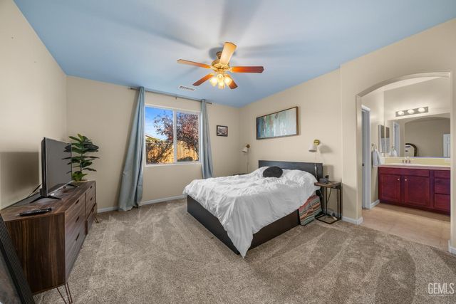 9214 Cadbury Drive, Bakersfield, CA 93311