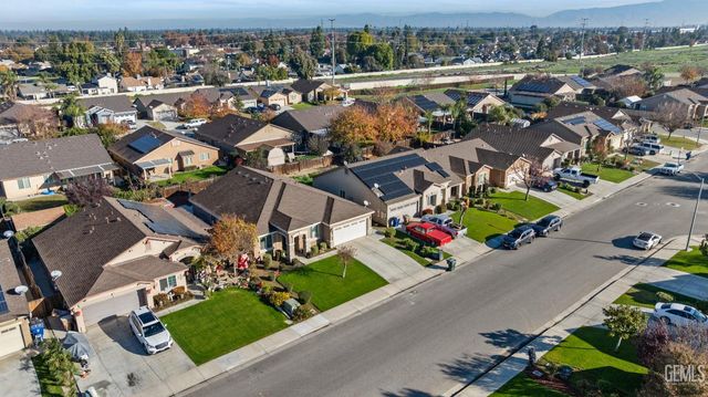 9214 Cadbury Drive, Bakersfield, CA 93311