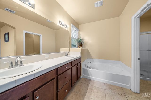 9214 Cadbury Drive, Bakersfield, CA 93311