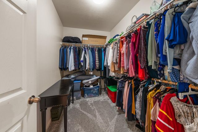 9214 Cadbury Drive, Bakersfield, CA 93311