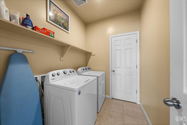 9214 Cadbury Drive, Bakersfield, CA 93311