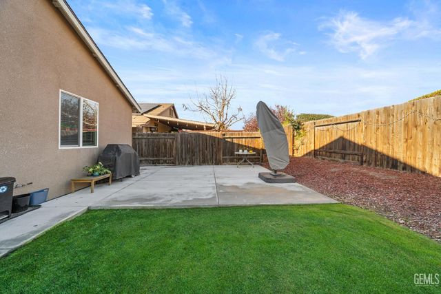 9214 Cadbury Drive, Bakersfield, CA 93311