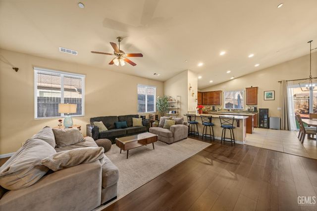 9214 Cadbury Drive, Bakersfield, CA 93311