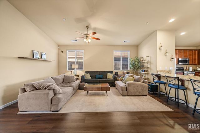 9214 Cadbury Drive, Bakersfield, CA 93311