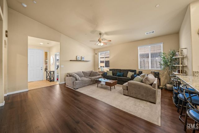 9214 Cadbury Drive, Bakersfield, CA 93311