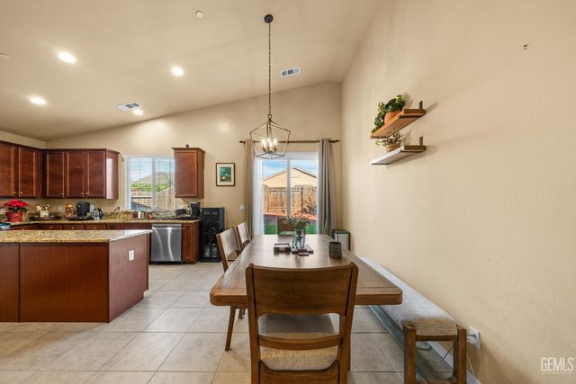 9214 Cadbury Drive, Bakersfield, CA 93311