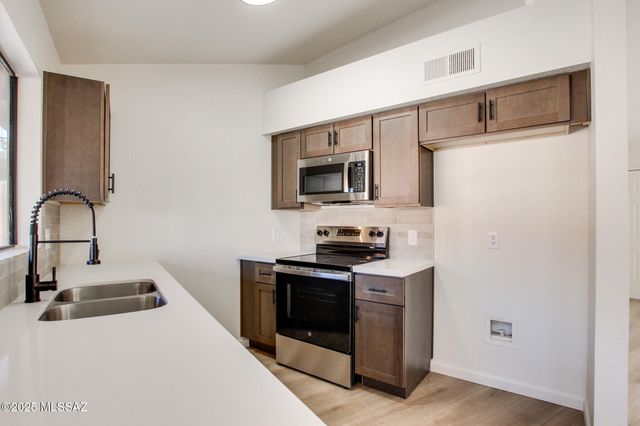 9949 E Skyward Way, Tucson, AZ 85730