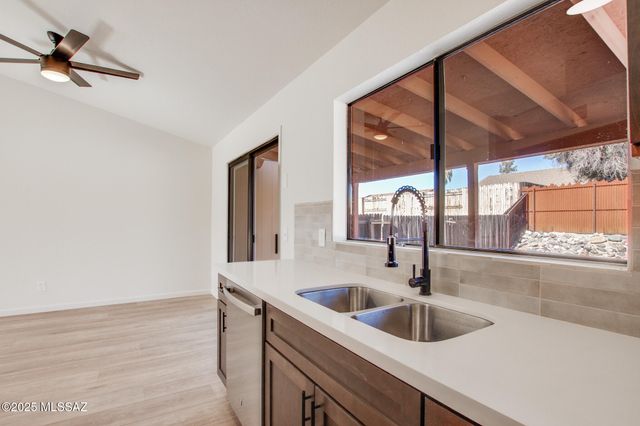 9949 E Skyward Way, Tucson, AZ 85730