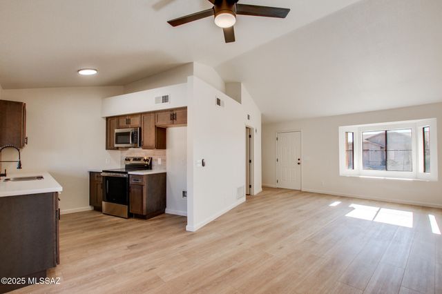 9949 E Skyward Way, Tucson, AZ 85730