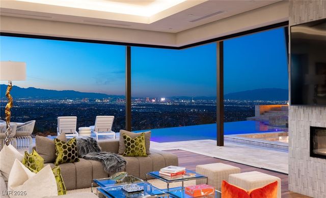 11 Rockstream Drive, Henderson, NV 89012