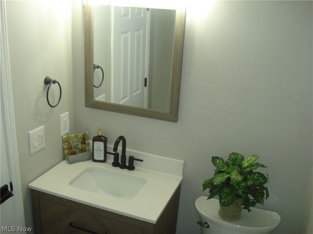 8290 Quail Point Lane, Mentor, OH 44060