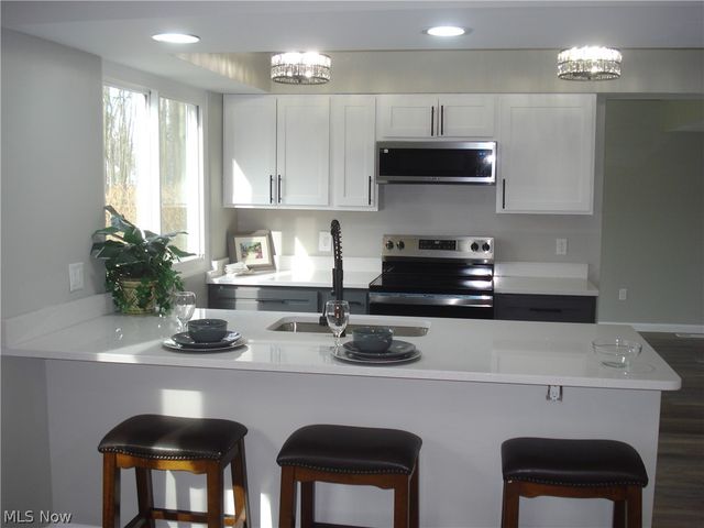 8290 Quail Point Lane, Mentor, OH 44060