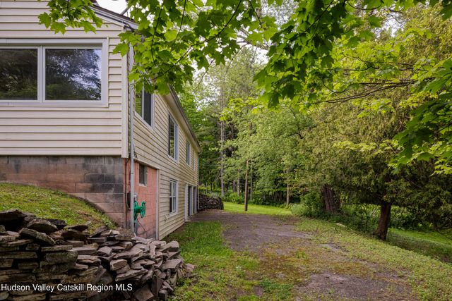 57 Snake Road, Catskill, NY 12414