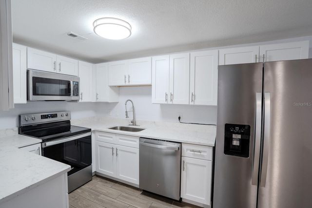 503 MOORE AVENUE, Seffner, FL 33584